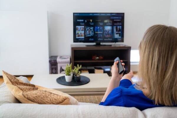 lady-watching-tv